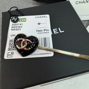 NEW Authentic Chanel CC Black Quilted Heart Hair Pin Box, Tags, Receipt Ret $525